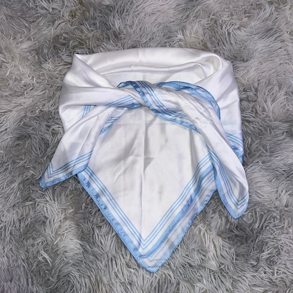 CROP TOP BUNDLE 🚨SEND OFFERS🚨 - Picture 6 of 12